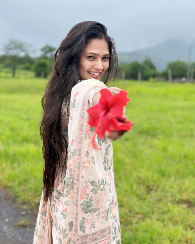 "मुंग्या लागतील तुला, इतकी गोड दिसतेस", तुम्ही पाहिलेत का हे गौतमी चे गोड फोटो "मुंग्या लागतील तुला, इतकी गोड दिसतेस", तुम्ही पाहिलेत का हे गौतमी चे गोड फोटो